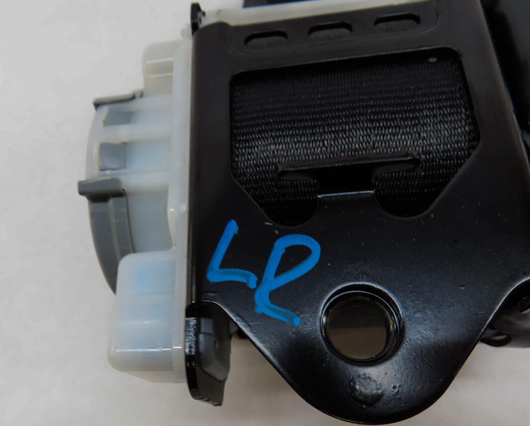 Thumbnail 4: 2015 AUDI Q3 (8U) REAR LEFT SEAT SEATBELT RETRACTOR (BLACK)