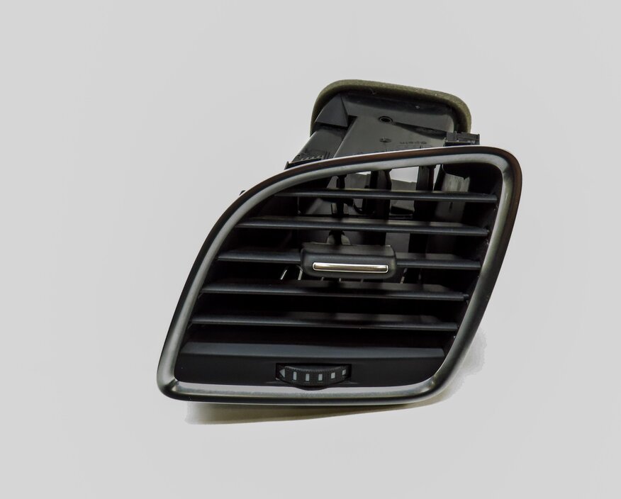 Thumbnail 2: 2015 AUDI Q3 (8U) FRONT LEFT DRIVER OUTER DASH HEATER A/C AIR CONDITIONING VENT