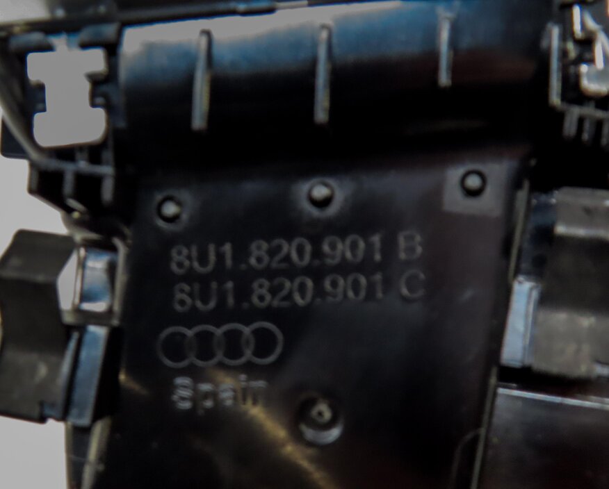 Thumbnail 5: 2015 AUDI Q3 (8U) FRONT LEFT DRIVER OUTER DASH HEATER A/C AIR CONDITIONING VENT