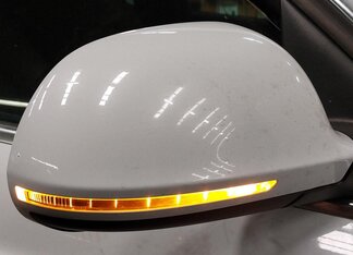 Thumbnail 2: 2015-2018 AUDI Q3 (8U) RIGHT PASSENGER HEATED LANE ASSIST DOOR MIRROR (WHITE)