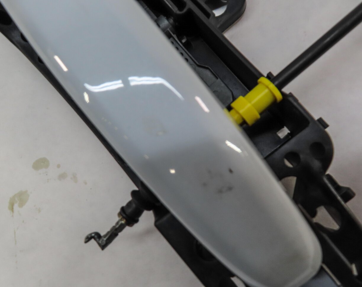 Thumbnail 5: 2015-2018 AUDI Q3 (8U) REAR LEFT EXTERIOR DOOR HANDLE (GLACIER WHITE METALLIC)