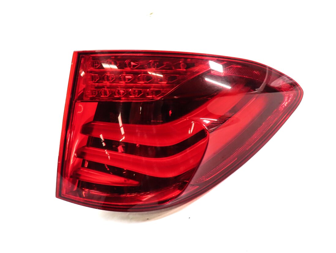 10-13 BMW 535iGT 550iGT (F07) RIGHT PASSENGER OUTER TAILLIGHT BRAKE LIGHT LAMP