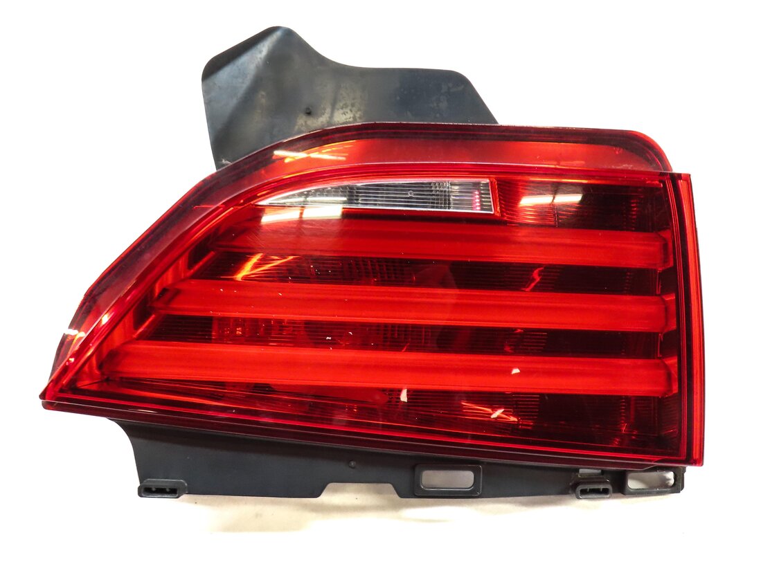 Thumbnail 4: 10-13 BMW 535iGT 550iGT (F07) LEFT DRIVER TRUNK LID INNER TAILLIGHT LIGHT LAMP
