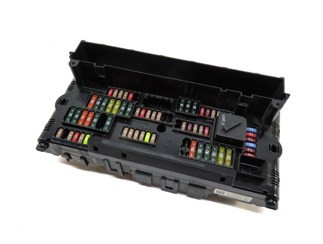 2012 BMW 550iGT (F07) FRONT POWER DISTRIBUTION RELAY FUSE BOX 61149234421