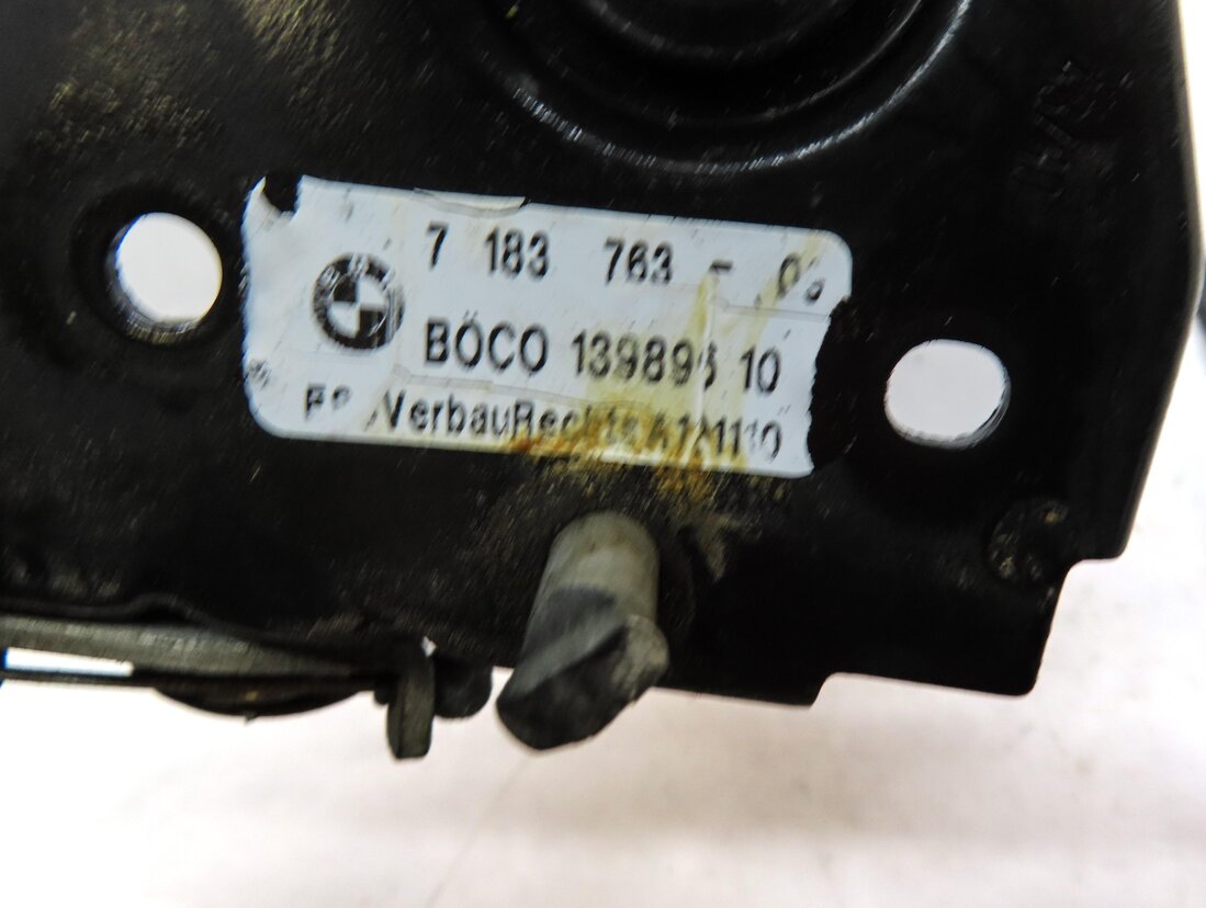 Thumbnail 11: 2012 BMW 550iGT (F07) HOOD SAFETY CATCH HOOK w/ STRIKERS & RELEASE LEVER & CABLE