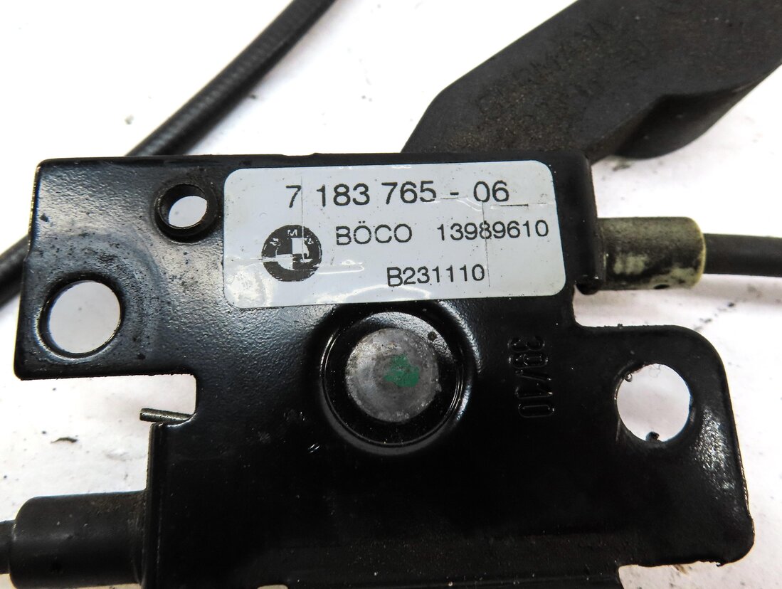 Thumbnail 13: 2012 BMW 550iGT (F07) HOOD SAFETY CATCH HOOK w/ STRIKERS & RELEASE LEVER & CABLE