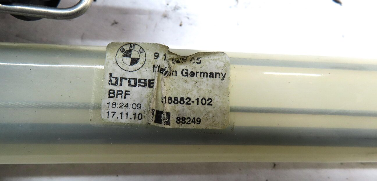 Thumbnail 5: 10-17 BMW 535iGT 550iGT (F07) REAR LEFT DOOR PRIMARY WINDOW SHADE MOTOR ASSEMBLY
