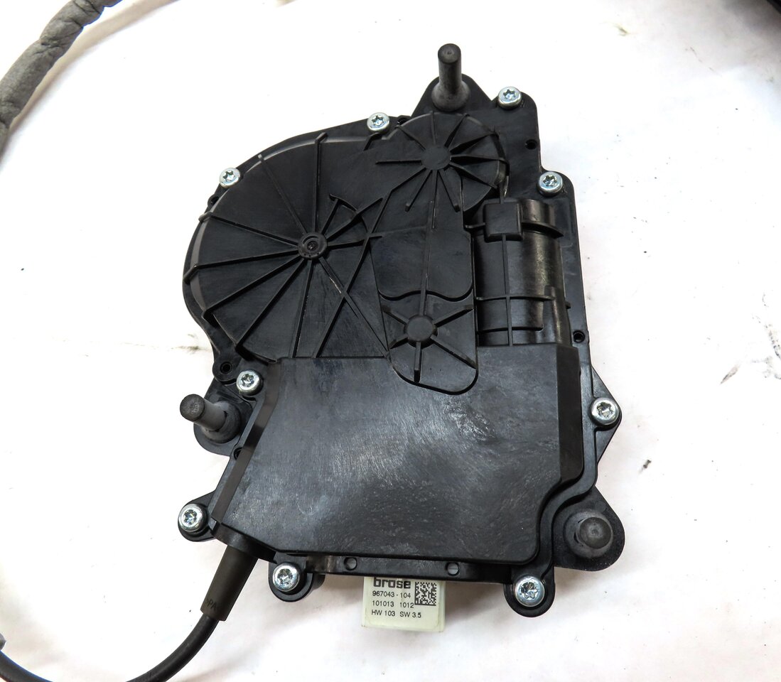 Thumbnail 4: 2012 BMW 550iGT (F07) REAR UPPER HATCH TRUNK LATCH w/ SOFT CLOSE ACTUATOR MOTOR