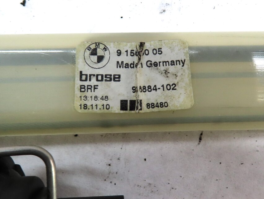 Thumbnail 5: 10-17 BMW 535iGT 550iGT F07 REAR RIGHT DOOR PRIMARY WINDOW SHADE MOTOR ASSEMBLY