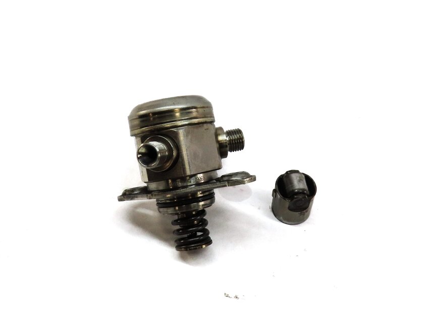 Thumbnail 2: 08-14 BMW 5 6 7 X5 X6 F01 F10 E70 E71 4.4L MECHANICAL HIGH PRESSURE FUEL PUMP