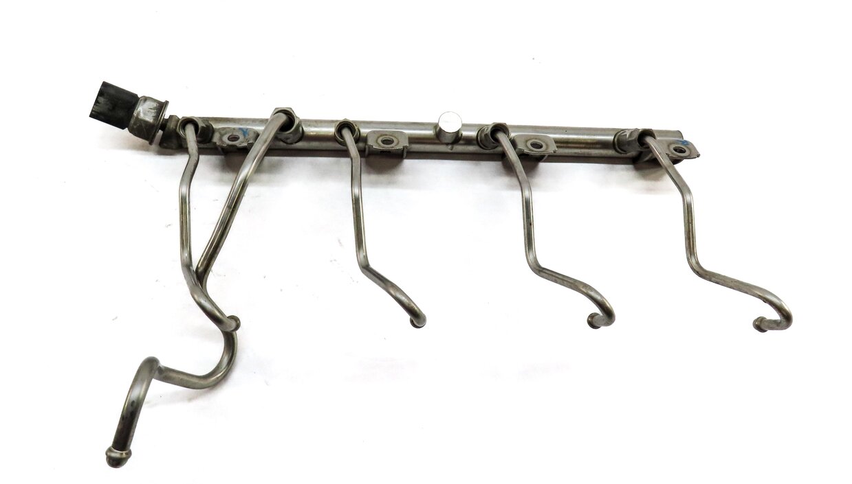 Thumbnail 5: 2012 BMW 550iGT (F07) 4.4L TURBO N63 ENGINE LEFT RIGHT FUEL RAIL SET 2 w/ LINES