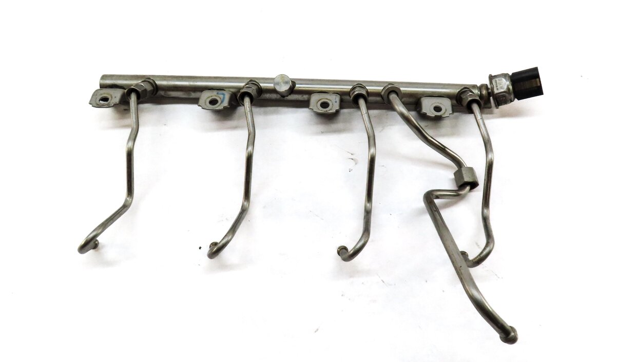 Thumbnail 7: 2012 BMW 550iGT (F07) 4.4L TURBO N63 ENGINE LEFT RIGHT FUEL RAIL SET 2 w/ LINES