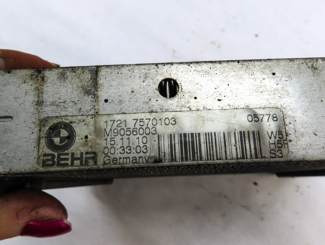 Thumbnail 6: 10-19 BMW 535i 550i 640i 740i 750i 760i (F01 F07 F10) ENGINE OIL COOLER RADIATOR