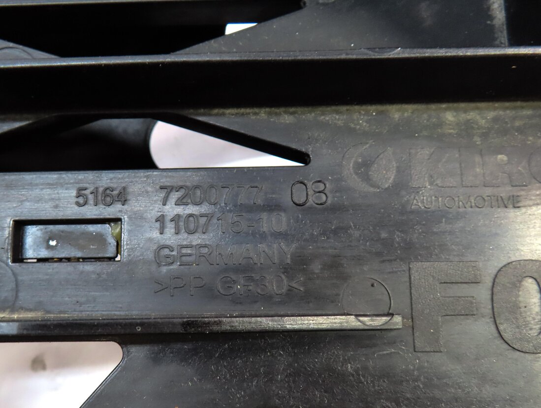 Thumbnail 6: 2012 BMW 550iGT (F07) FRONT LEFT RADIATOR SUPPORT MOUNT BRACKET 51647200777