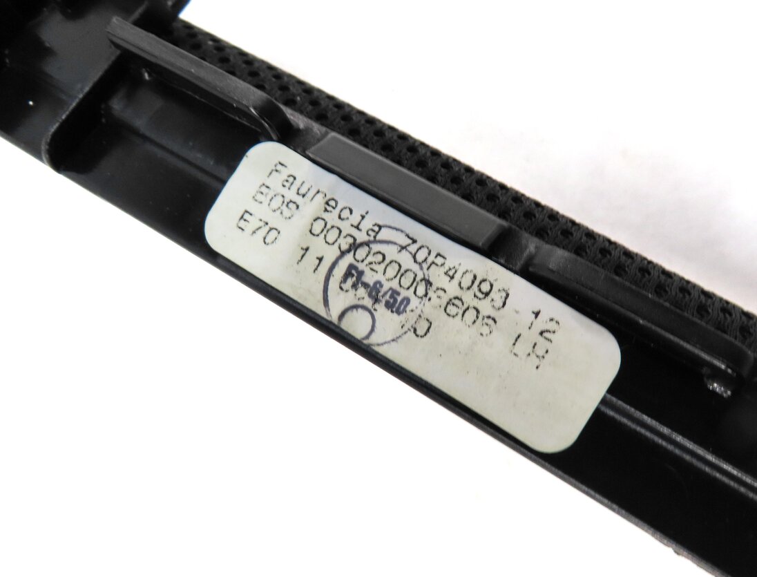 Thumbnail 6: 2007-2013 BMW X5 (E70) LEFT REAR RETRACTABLE WINDOW SUN SCREEN PRIVACY SHADE
