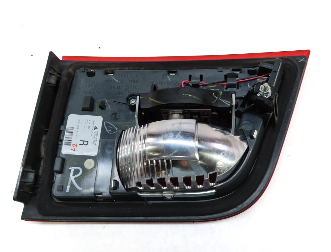 Thumbnail 5: 11-13 BMW X5 X5M (E70) RIGHT PASSENGER INNER TAILLIGHT LIGHT LAMP (INCANDESCENT)