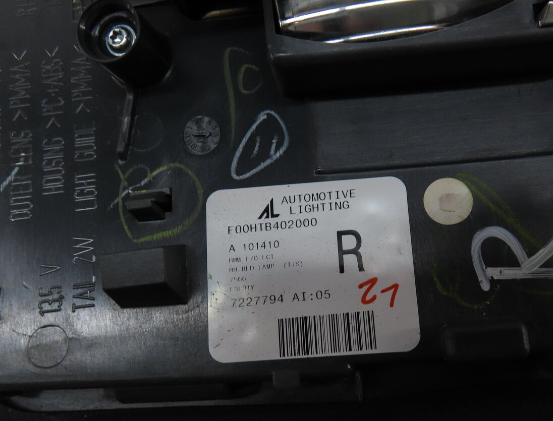 Thumbnail 6: 11-13 BMW X5 X5M (E70) RIGHT PASSENGER INNER TAILLIGHT LIGHT LAMP (INCANDESCENT)