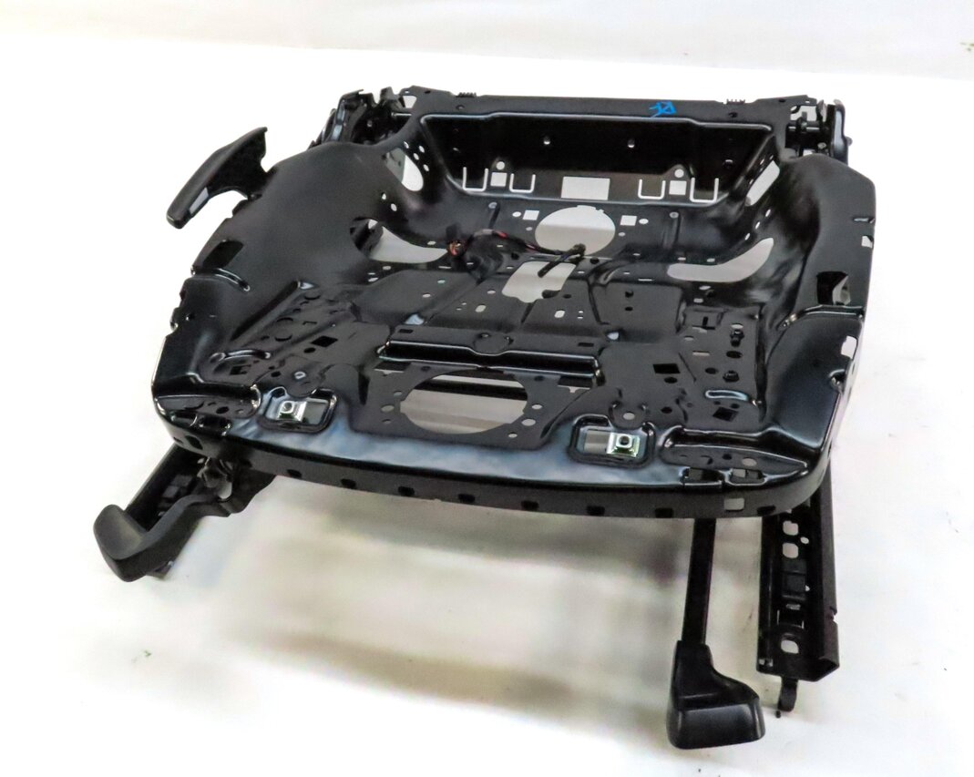 15-16 AUDI A3 (8V) SEDAN FRONT RIGHT PASSENGER MANUAL ADJUST SEAT TRACK