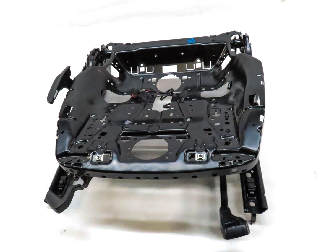 Thumbnail 2: 15-16 AUDI A3 (8V) SEDAN FRONT RIGHT PASSENGER MANUAL ADJUST SEAT TRACK