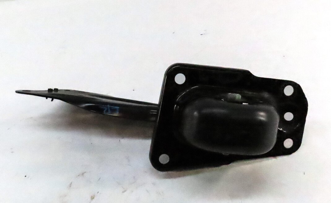 Thumbnail 2: 2015-2019 AUDI VW GOLF / A3 S3 RS3 TT (8V MK3) LEFT DRIVER REAR TRAILING ARM