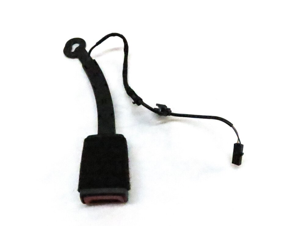 2015-2018 AUDI A3 S3 RS3 (8V) RIGHT FRONT PASSENGER SEATBELT BUCKLE RECEIVER