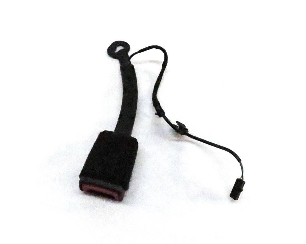 Thumbnail 2: 2015-2018 AUDI A3 S3 RS3 (8V) RIGHT FRONT PASSENGER SEATBELT BUCKLE RECEIVER