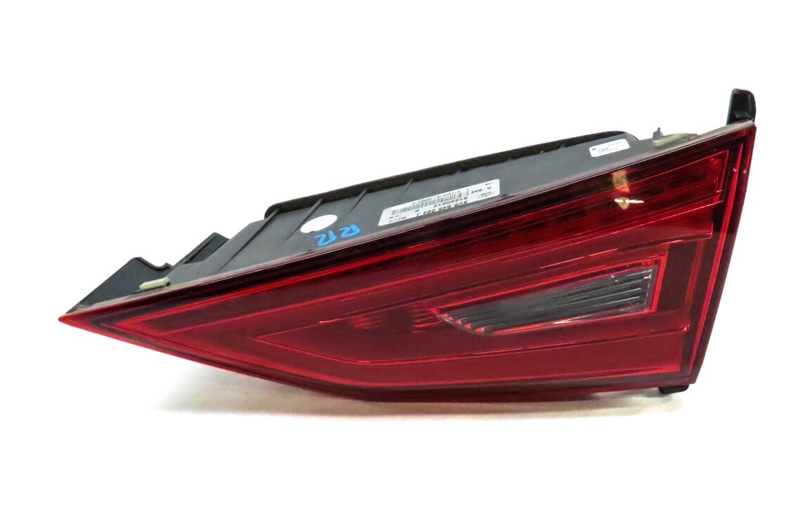 2015-2016 AUDI A3 S3 (8V) SEDAN CONVERTIBLE RIGHT INNER LED TAILLIGHT LIGHT LAMP