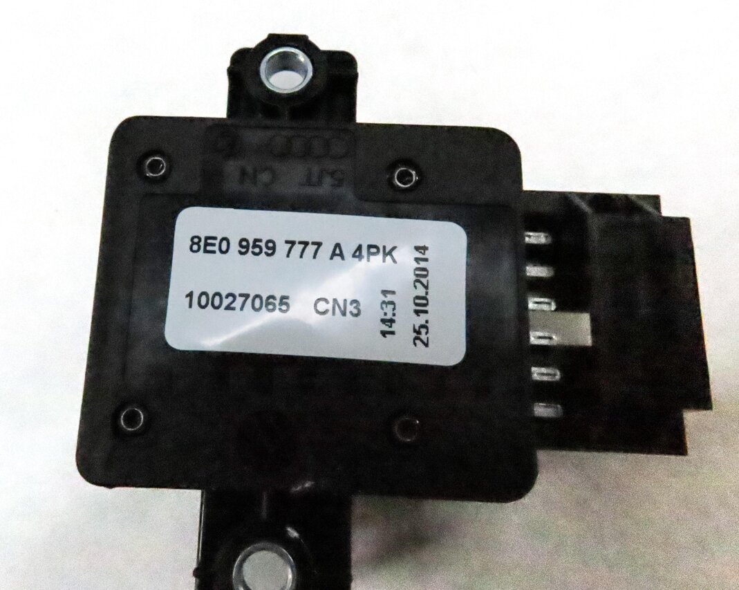 Thumbnail 5: 2015 AUDI A3 (8V) FRONT LEFT DRIVER SEAT ADJUST ADJUSTMENT SWITCH BUTTON
