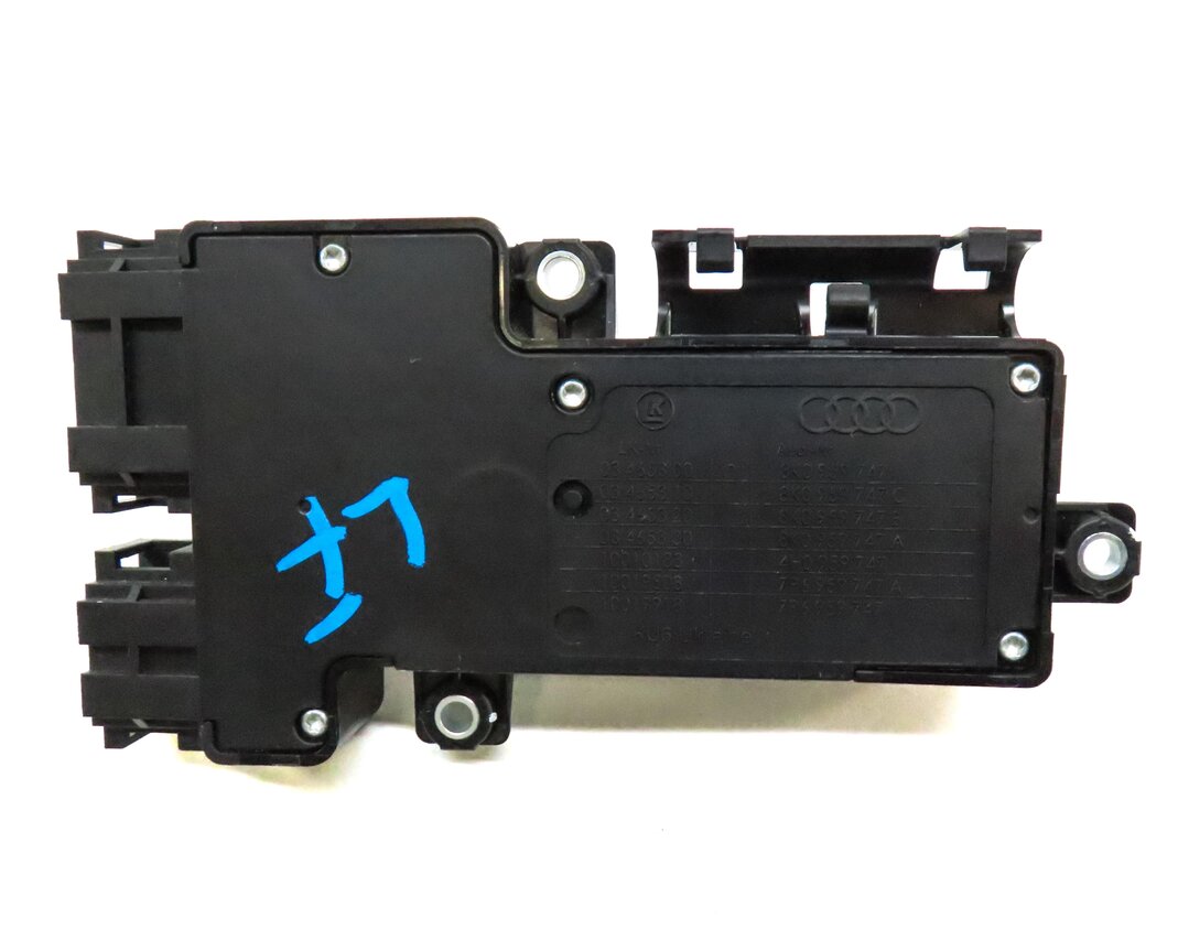 Thumbnail 8: 2015 AUDI A3 (8V) FRONT LEFT DRIVER SEAT ADJUST ADJUSTMENT SWITCH BUTTON