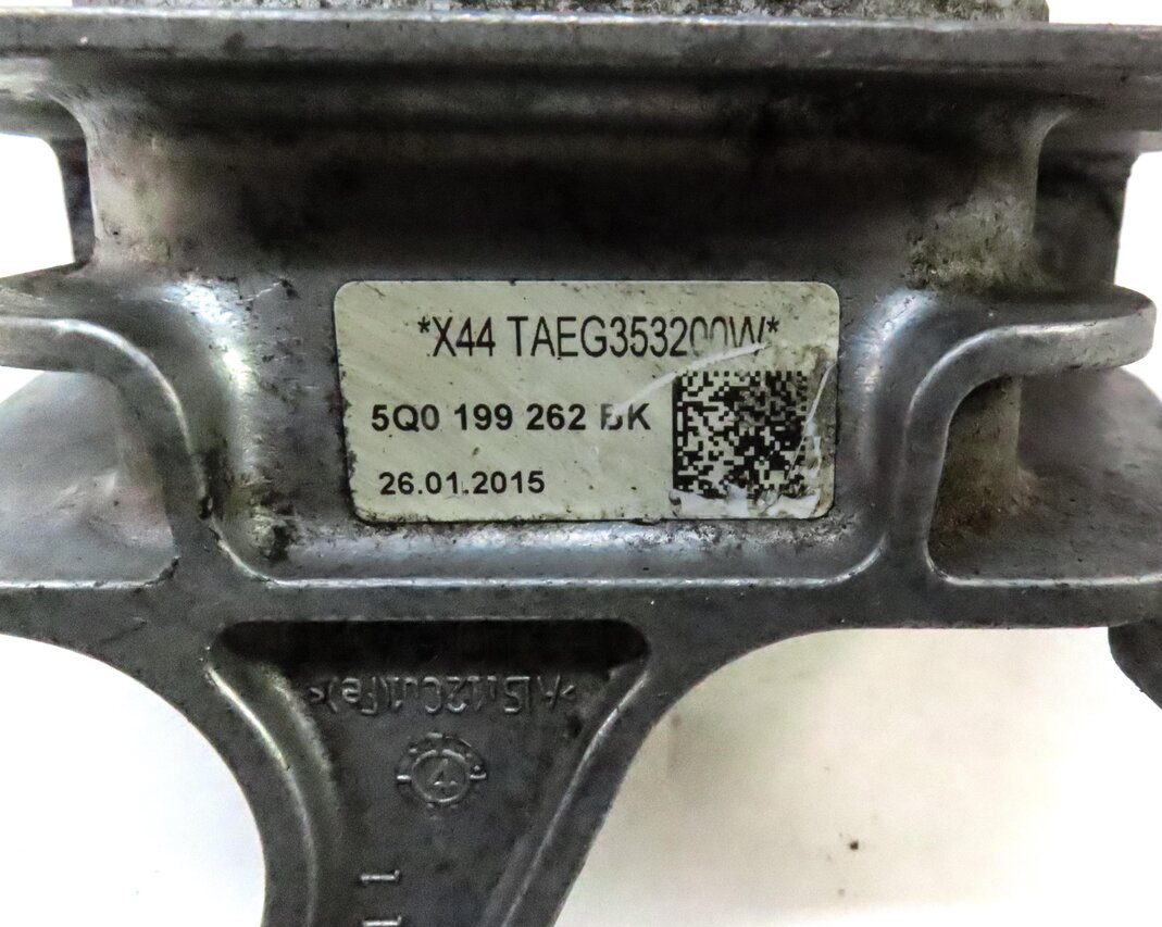 Thumbnail 6: 2015 AUDI A3 (8V) 2.0L CNTC TURBO ENGINE RIGHT MOTOR MOUNT BRACKET