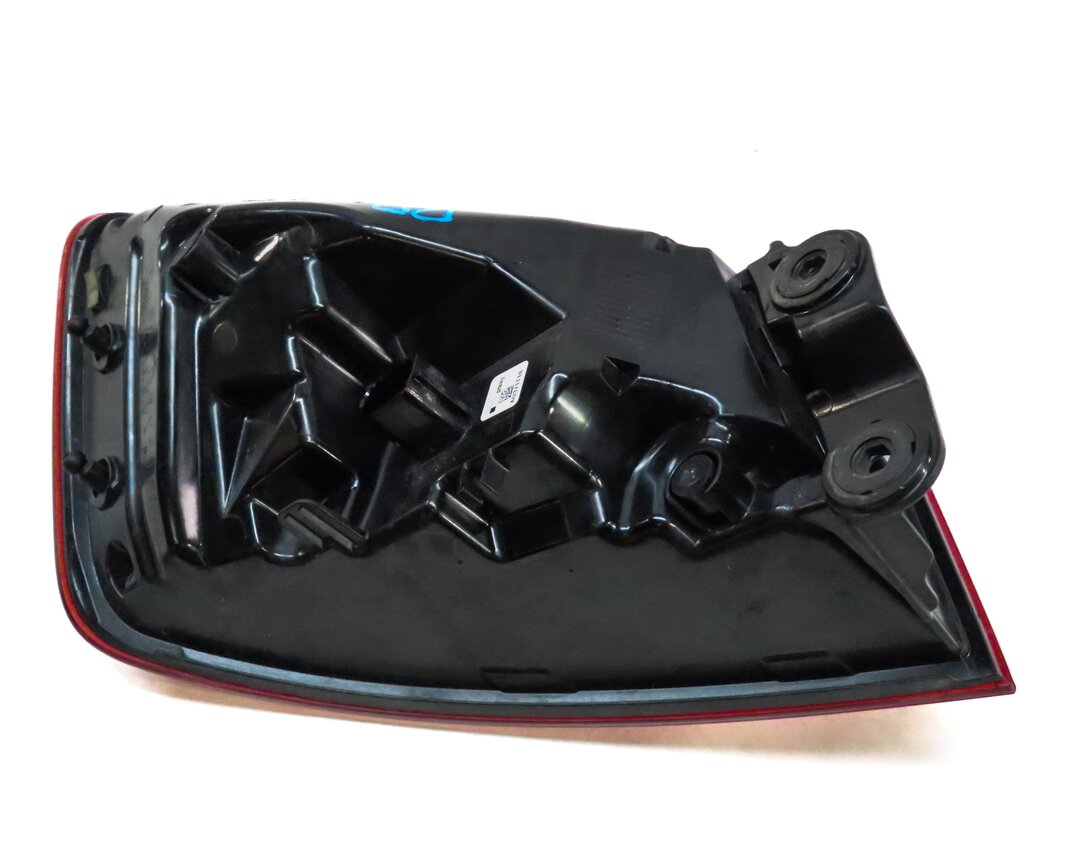 Thumbnail 4: 15-16 AUDI A3 S3 (8V) SEDAN / CONVERTIBLE - RIGHT LED TAILLIGHT BRAKE LIGHT LAMP