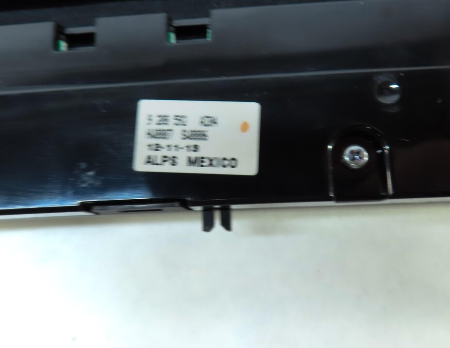 Thumbnail 6: 2014 BMW X3 (F25) RADIO STEREO CD PLAYER DASH FACEPLACE FOR HEAD UNIT 9208592