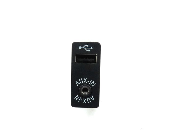 Thumbnail 2: 2014 BMW X3 (F25) RADIO STEREO USB CHARGER AUX-IN JACK INPUT PANEL 84109237653