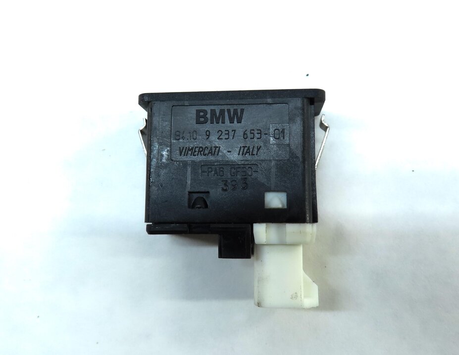 Thumbnail 3: 2014 BMW X3 (F25) RADIO STEREO USB CHARGER AUX-IN JACK INPUT PANEL 84109237653