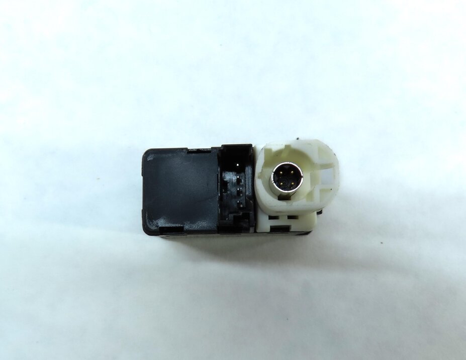 Thumbnail 4: 2014 BMW X3 (F25) RADIO STEREO USB CHARGER AUX-IN JACK INPUT PANEL 84109237653