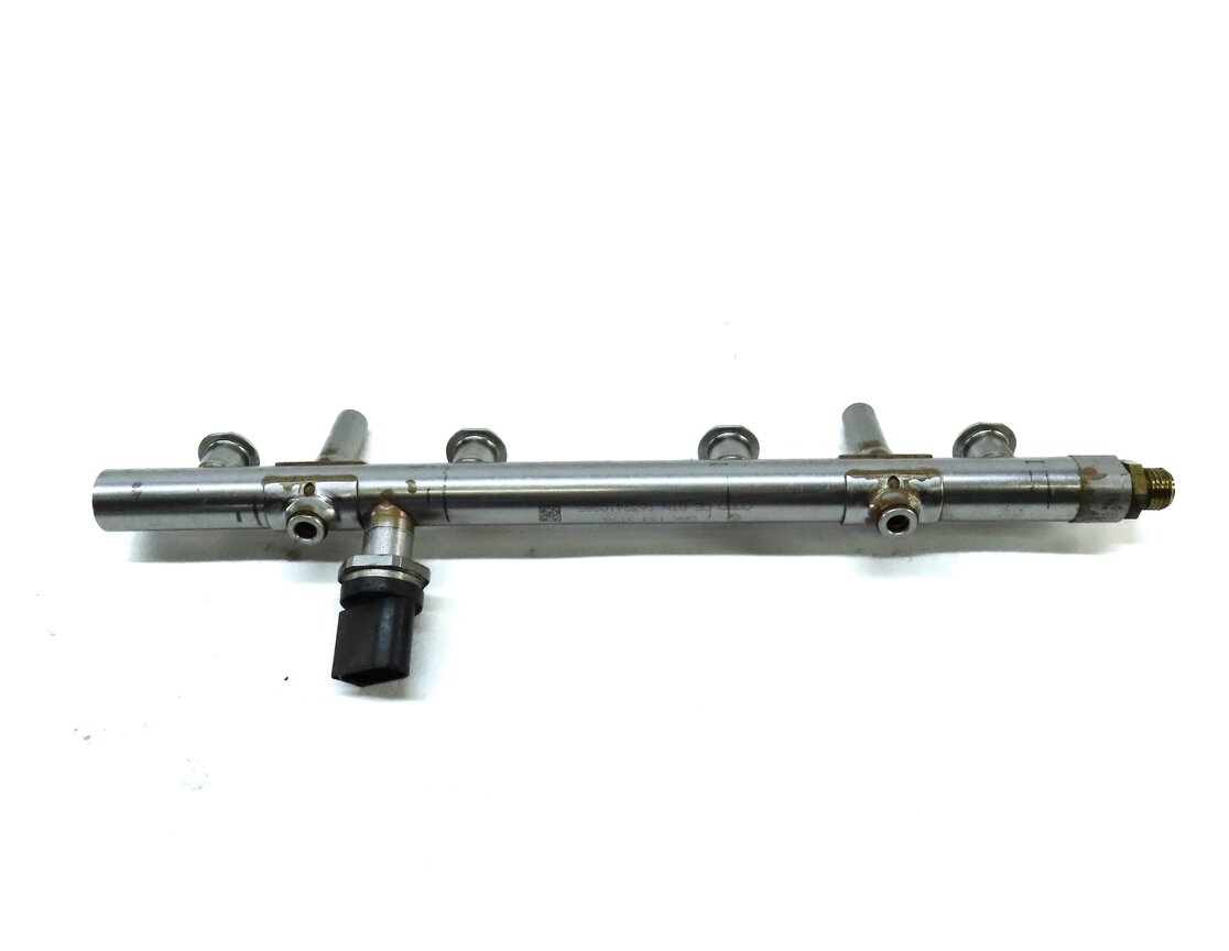 Thumbnail 2: 2017 AUDI A3 (8V) 2.0L TURBO CNTC ENGINE GAS FUEL RAIL 06K133317G
