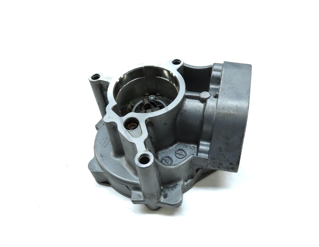 Thumbnail 2: 2015-2017 AUDI A3 S3 (8V) 1.8T / 2.0T TURBO MOTOR ENGINE BRAKE VACUUM PUMP