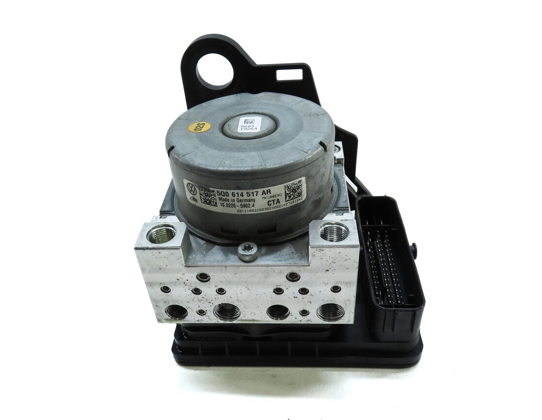 Thumbnail 2: 17-18 AUDI A3 (8V) SEDAN CONVERTIBLE ABS ANTI-LOCK BRAKE PUMP w/ CONTROL MODULE