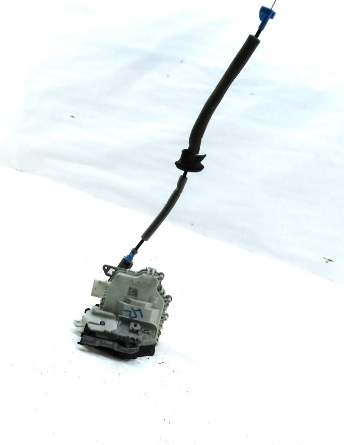 Thumbnail 2: 10-20 VW PORSCHE AUDI A3 A4 A8 S3 S4 Q5 MACAN PANAMERA - LEFT REAR DOOR LATCH