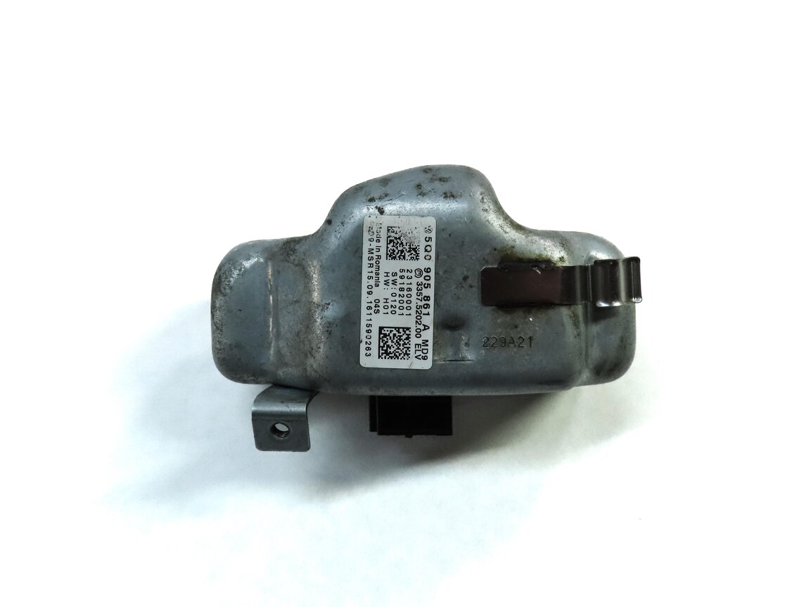 Thumbnail 4: 2017 AUDI A3 (8V) 2.0L TURBO CNTC SPEEDOMETER BODY ENGINE MODULE & LOCK KEY SET