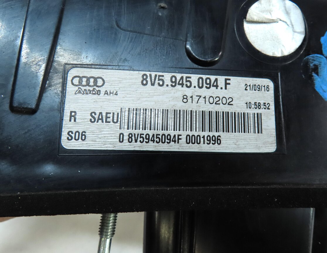 Thumbnail 6: 17-19 AUDI A3 S3 RS3 (8V) REAR RIGHT INNER LID DYNAMIC LED TAILLIGHT TAIL LIGHT