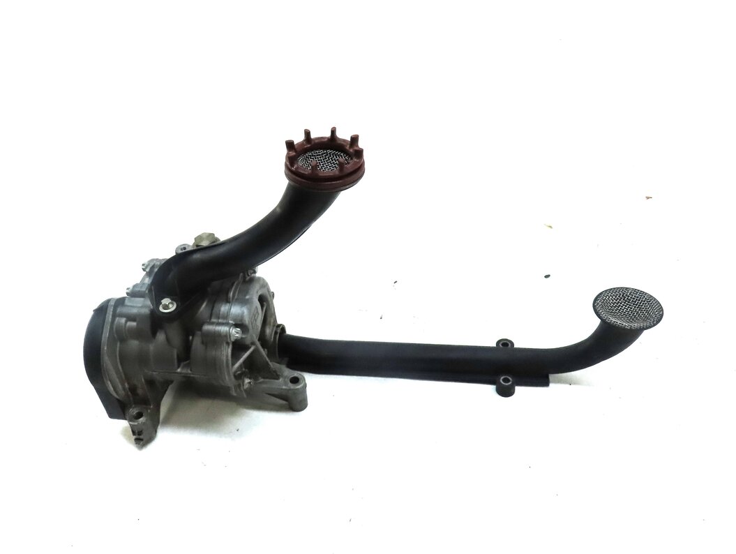 Thumbnail 2: 2006 PORSCHE CAYENNE (955) 4.5L M8 ENGINE OIL PUMP 94810725306