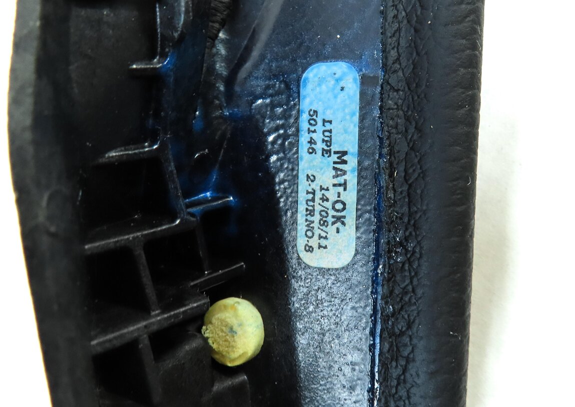 Thumbnail 6: 2012 BMW X6 (E71) FRONT CENTER CONSOLE KNEE PAD TRIM SET 2 (BLACK) 51169135171