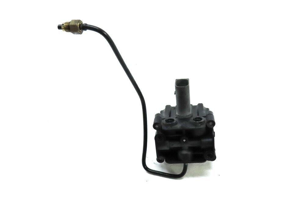 Thumbnail 3: 2012 BMW X6 (E71) AIR SUSPENSION PRESSURE CONTROL VALVE BLOCK 37206789937