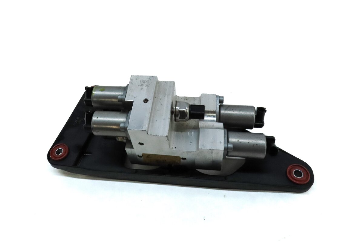 Thumbnail 2: 2012 BMW X6 (E71) DYNAMIC DRIVE SUSPENSION VALVE BLOCK 37206794578