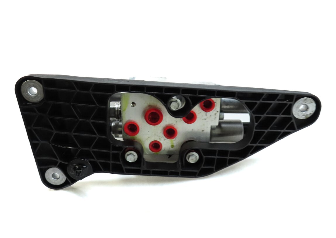Thumbnail 6: 2012 BMW X6 (E71) DYNAMIC DRIVE SUSPENSION VALVE BLOCK 37206794578