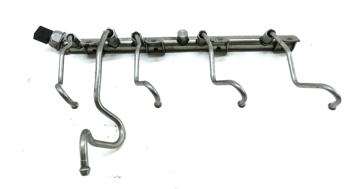 Thumbnail 4: 2012 BMW X6 (E71) 4.4L TURBO N63 ENGINE LEFT & RIGHT FUEL RAIL SET 2 w/ LINES