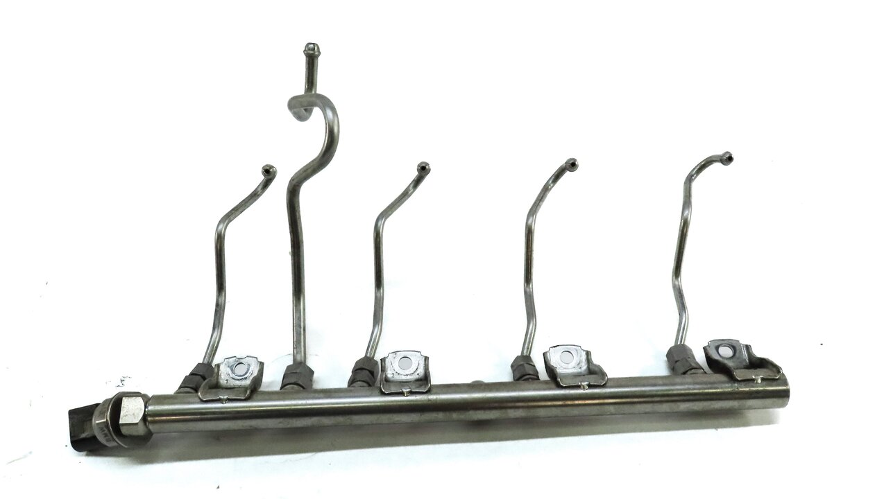 Thumbnail 5: 2012 BMW X6 (E71) 4.4L TURBO N63 ENGINE LEFT & RIGHT FUEL RAIL SET 2 w/ LINES