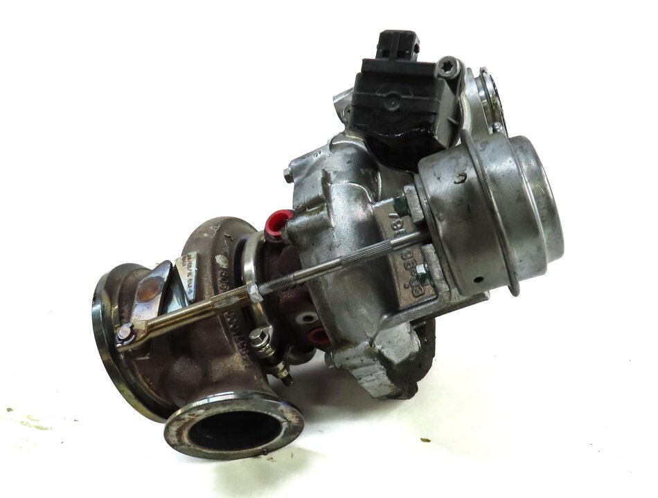 Thumbnail 2: 08-14 BMW 550i 750i X5 X6 (E70 E71 F01 F10) 4.4L N63 ENGINE - LEFT TURBOCHARGER