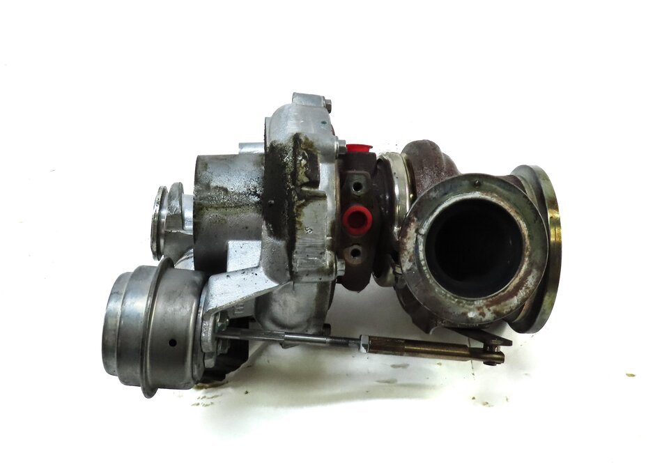 Thumbnail 5: 08-14 BMW 550i 750i X5 X6 (E70 E71 F01 F10) 4.4L N63 ENGINE - LEFT TURBOCHARGER